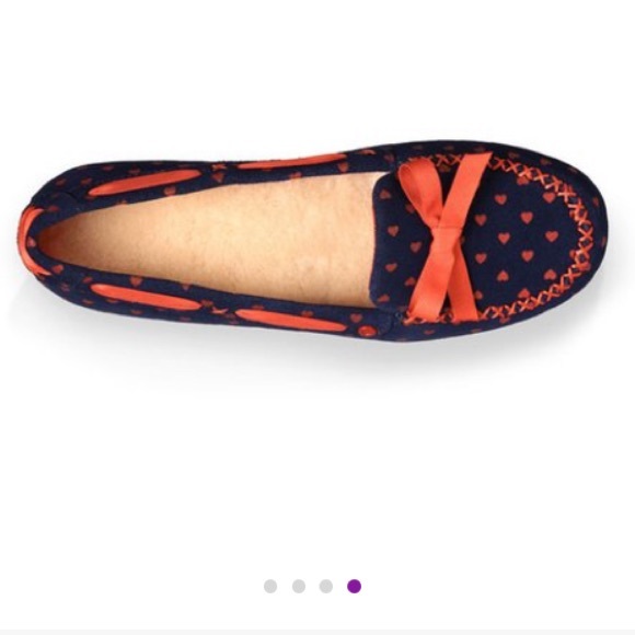 UGG Girls “I Heart Belle” Slipper - Picture 2 of 8